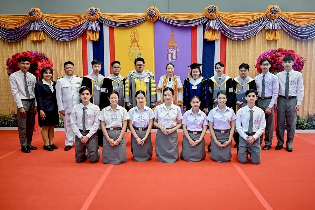 ผู้บริหารนำนิสิตกองทุนฯ เข้าเฝ้าฯ